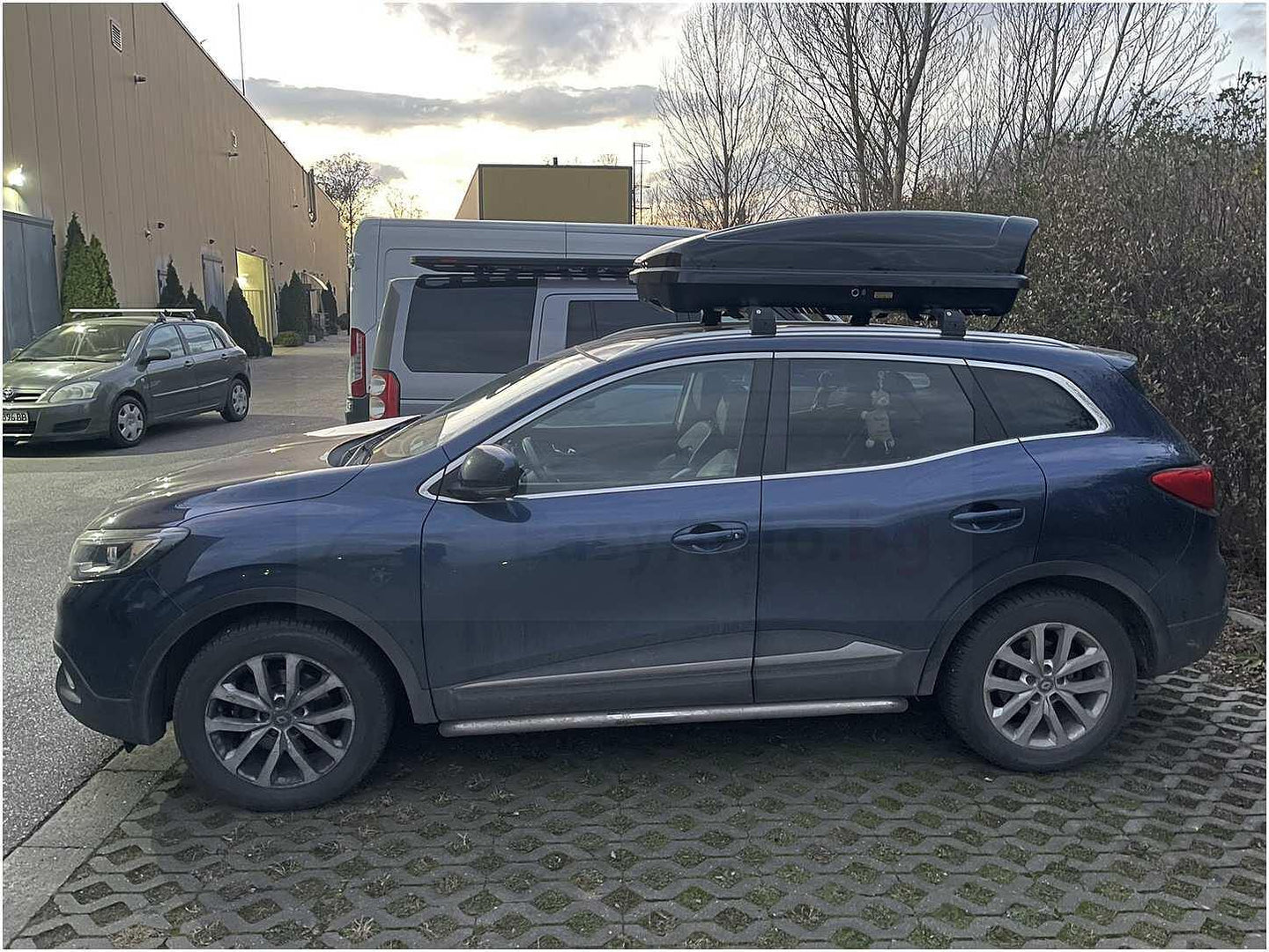 Автобокс Farad Koral N19 черен гланц 400L