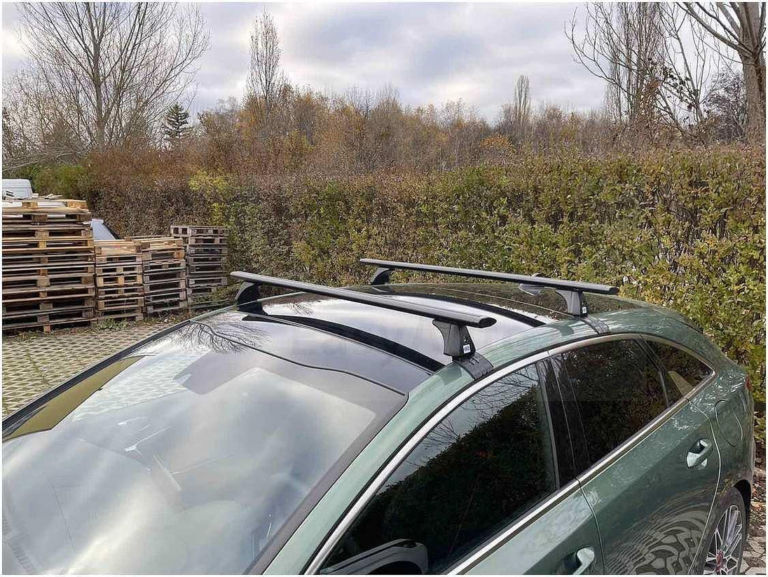 Черни аеродинамични алуминиеви греди Cruz Airo Dark T за Kia Pro Ceed комби без надлъжни греди на тавана