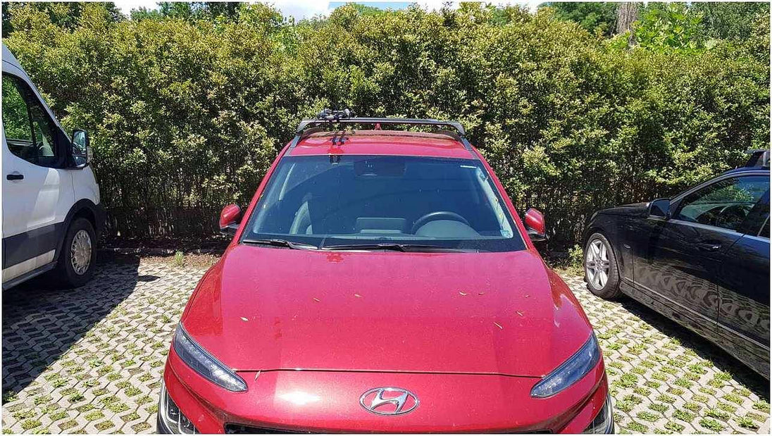 Черни аеродинамични греди Yakima Flush греди за Hyundai Kona модел от 2017 до 2023 година