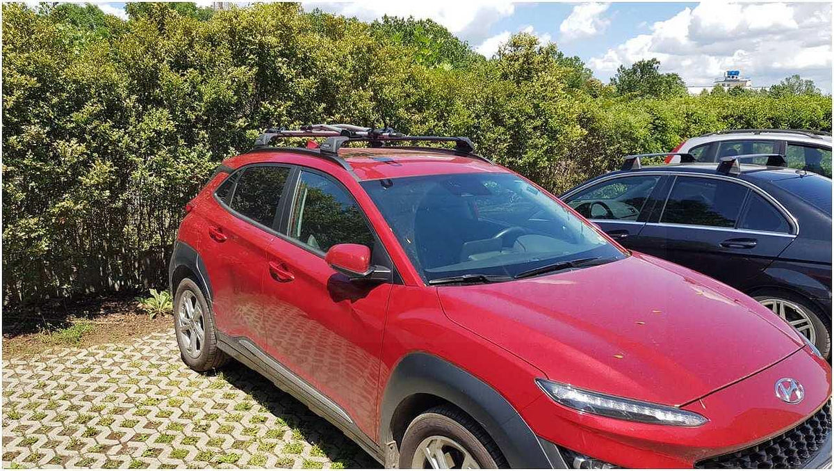 Черни аеродинамични греди Yakima Flush греди за Hyundai Kona модел от 2017 до 2023 година