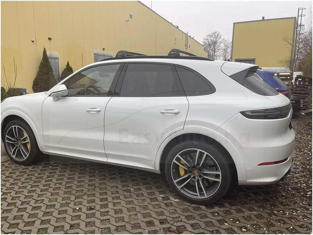 Черни аеродинамични греди Yakima Flush за Porsche Cayenne от 2018 до 2024 с вградени надлъжни греди
