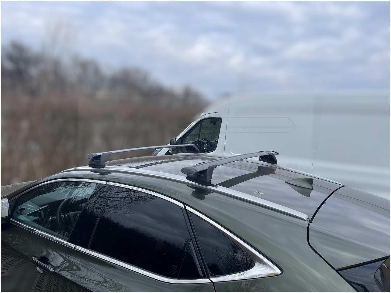 Черни аеродинамични греди Yakima ThruBar за Lexus NX от 2021 година нагоре с плътни вградени надлъжни греди