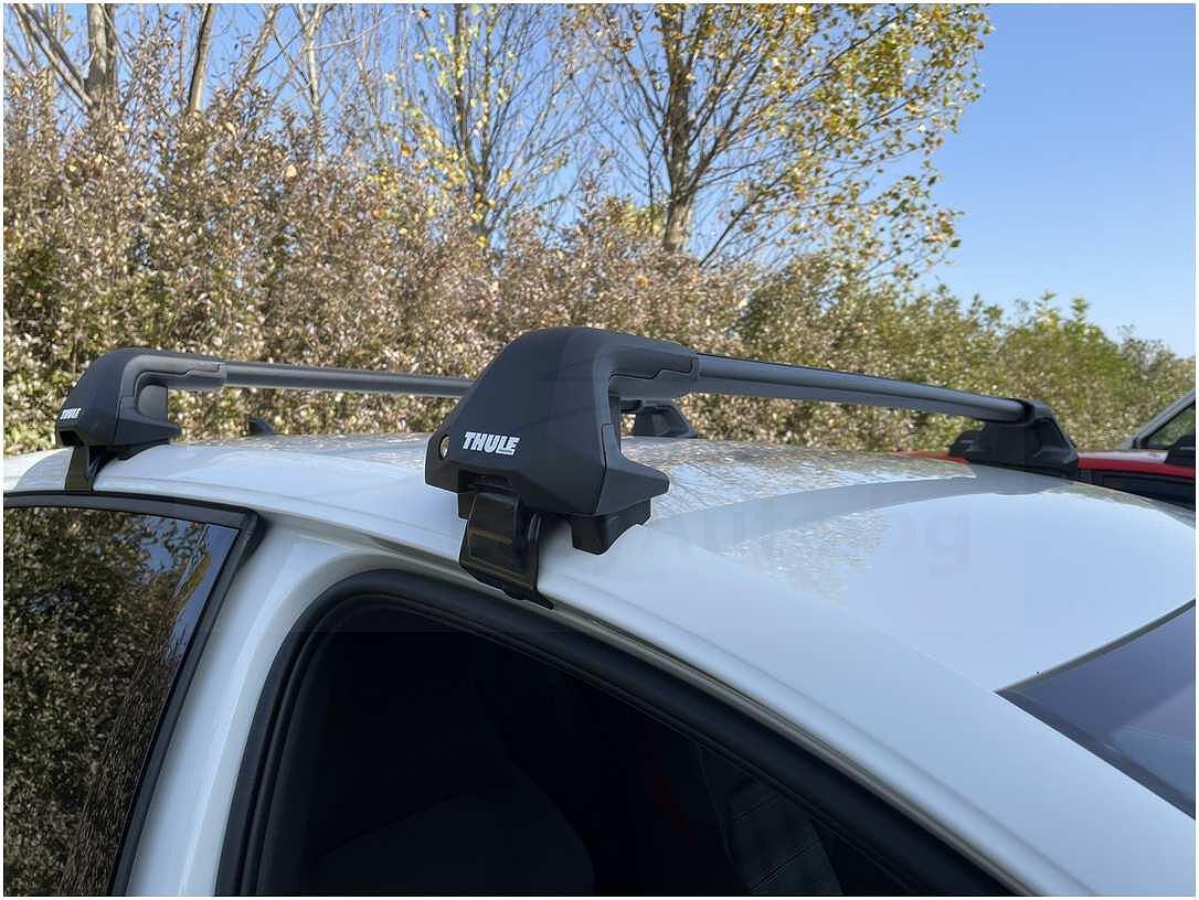 Напречни товарни греди Thule EDGE 7205 Black за VW Golf 8 Hatchback след 2020 година