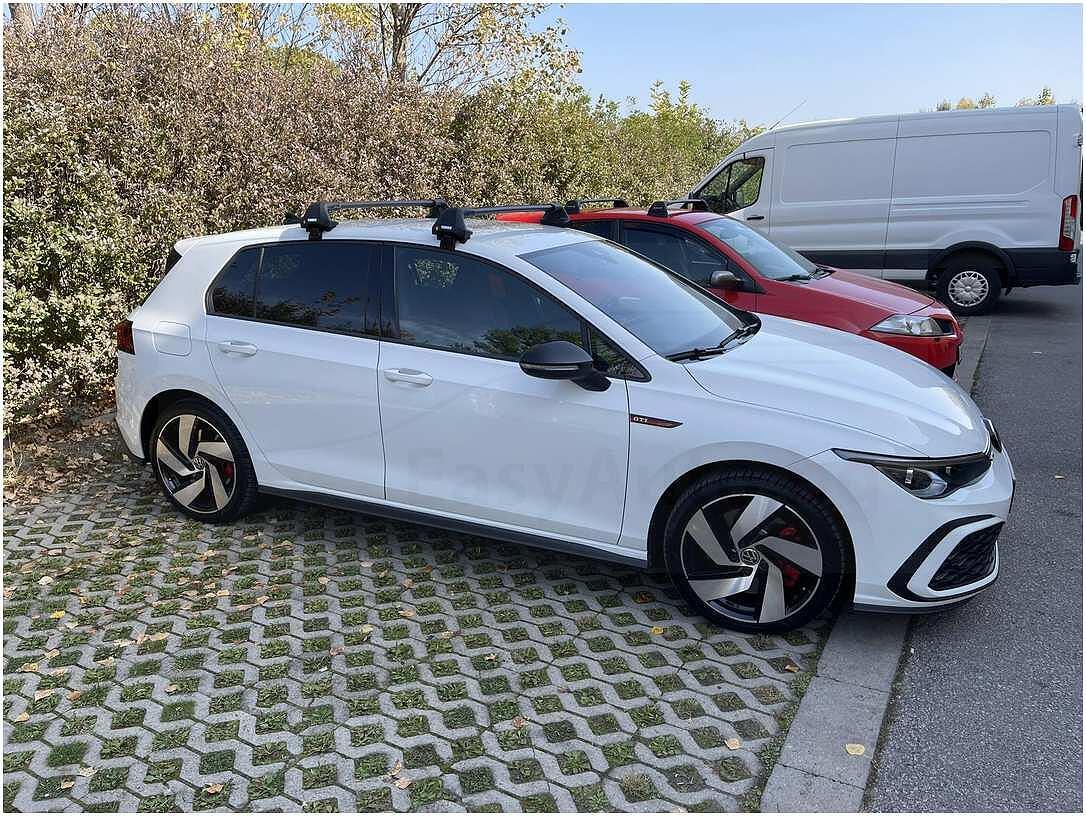 Напречни товарни греди Thule EDGE 7205 Black за VW Golf 8 Hatchback след 2020 година