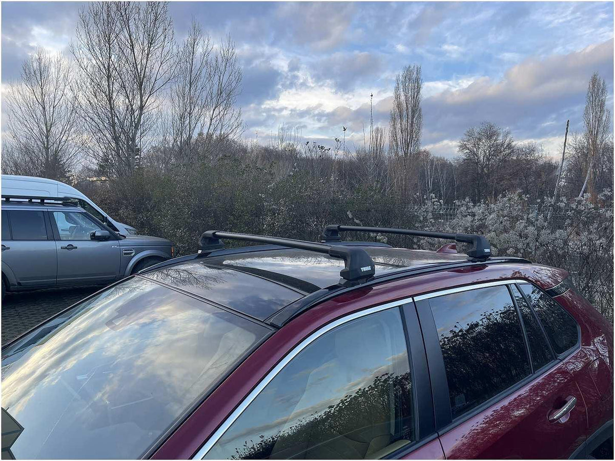 Напречни товарни греди Thule EDGE Black 7207 за Toyota Rav4 модел след 2019 година с вградени надлъжни греди
