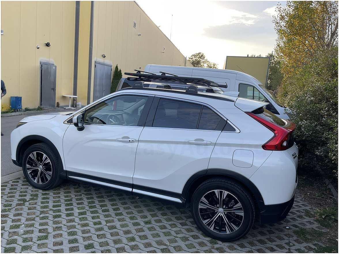 Сиви аеродинамични греди Yakima Flush за Mitsubishi Eclipse Cross модел от 2017 до 2021 година