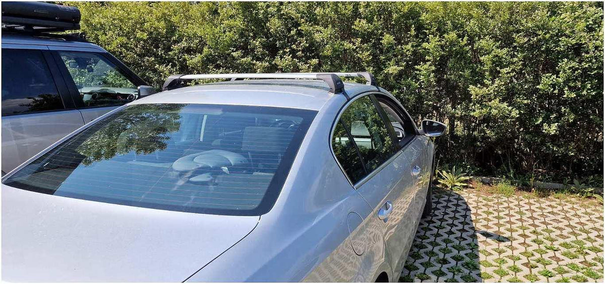 Сиви Аеродинамични греди Yakima Flush за VW Passat седан (B6, B7) от 2005 до 2014 година