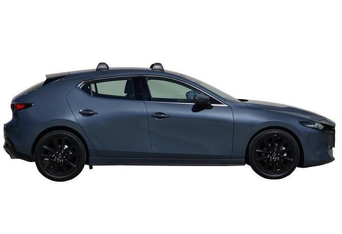 Сиви супер аеродинамични греди Yakima Flush греди за Mazda 3 хечбек модел от 2013 до 2019 година и от 2019 година нагоре
