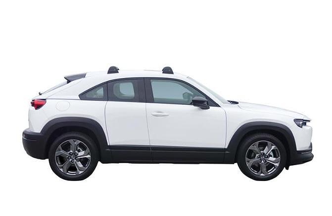 Сиви супер аеродинамични греди Yakima Flush греди за Mazda MX-30 модел от 2020 година и нагоре