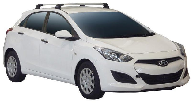 Черни супер аеродинамични товарни греди Yakima Flush за Hyundai i30 Hatchback с 5 врати модел от 2013 до 2017 година