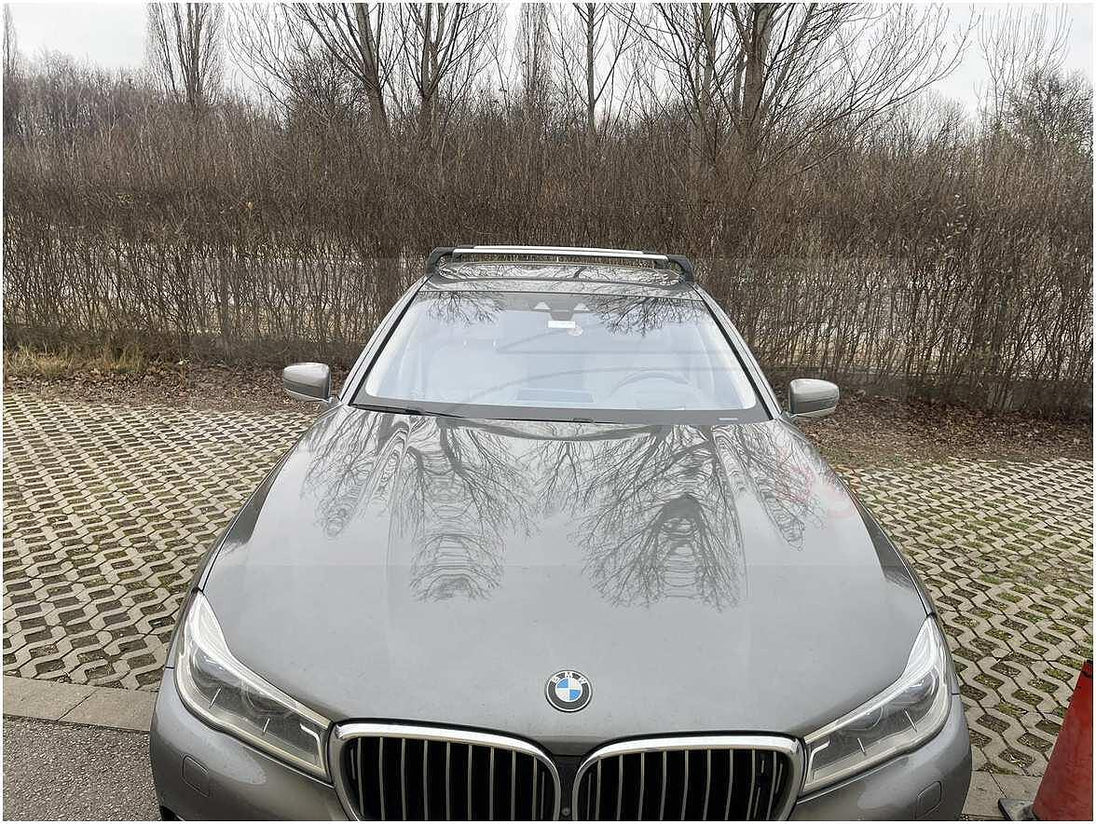 Сиви аеродинамични греди Yakima Flush за BMW 7-ма серия G11 модел от 2015 до 2023 година