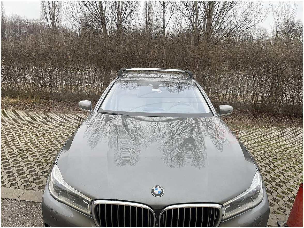Сиви аеродинамични греди Yakima Flush за BMW 7-ма серия G11 модел от 2015 до 2023 година